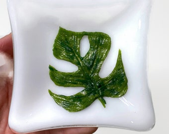 Textured green leaf fused glass plates, plant serving dish, unique gifts, monstera leaf tray, plant home decor, housewarming presents
