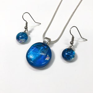 Blue iridescent pendant earrings, fused dichroic glass jewelry set, dangle earrings, unique gifts for her, chain included, hypoallergenic