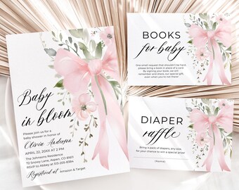 Puede incluir: Tres tarjetas con un diseño floral que presenta un lazo rosa y hojas verdes. Las tarjetas son para un baby shower e incluyen el texto "Baby in Bloom", "Books for Baby" y "Diaper Raffle".