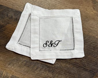 Geborduurde cocktailservetten