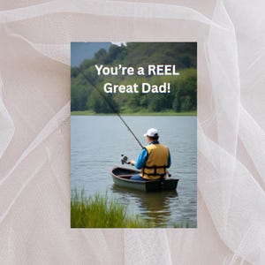 Angeln Vatertagskarte - ""You're a REEL Great Dad"" - Handgefertigte Karte mit Seeszene & Nachricht im Inneren."