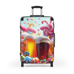 チアーズビールキャンディ、3サイズ - テーマ別スーツケース、カラフルな荷物、楽しい冒険のための旅行バッグ、旅行者やキャンディ愛好家へのプレゼントに最適