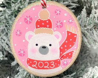 Ijsbeer kerstornament, winterbeerornament voor meisje of jongen, roze kerst, gepersonaliseerd bosornament, kerstaandenken