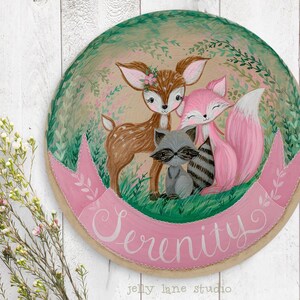 Letrero de madera con nombre de bebé, decoración de habitación infantil con animales del bosque, letrero redondo de madera, regalo para baby shower, accesorio fotográfico para recién nacidos, anuncio de nacimiento