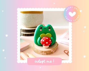 Sapo de mesa, estatueta de sapo em argila polimérica, sapo kawaii, estilo cottagecore, sapinho fofo, presente para amantes de sapos, decoração artesanal em argila, sapo cogumelo