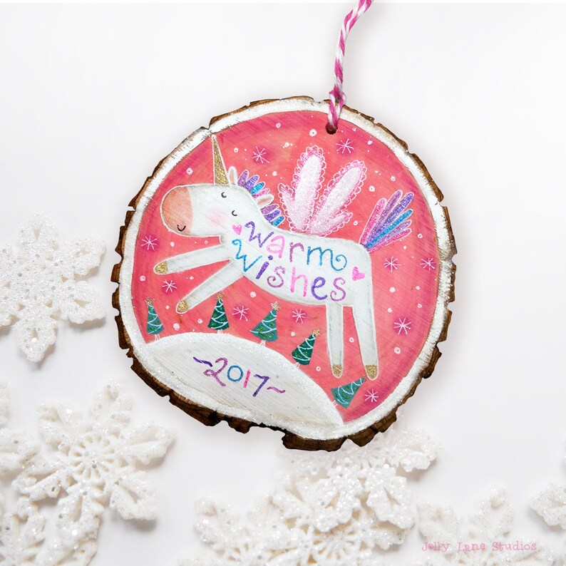 Eenhoorn ornament, gepersonaliseerd kerstornament voor meisjes, roze kerst, eenhoorn minnaar cadeau, met de hand geschilderd houten plakornament afbeelding 5