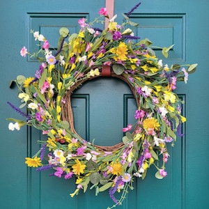 24&quot; Daisy Lavender Spring Wreath | Artificial Flower Wreath for Front Door