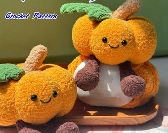 Pode incluir: Duas bonecas de abóbora de pelúcia com rostos sorridentes, folhas verdes e caules marrons. As bonecas são laranja com detalhes marrons e brancos. O texto "Pumpkin Doll Toy" e "Crochet Pattern" está na imagem.