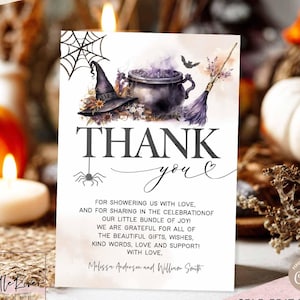 Modifiable Halloween Un bébé est en train de brasser une sorcière neutre en matière de genre Carte plate Merci pour fête prénatale Saupoudrer la douche Modèle de carte de remerciements 48V1