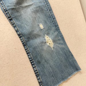 True Religion Blue Denim Cropped Flare Distressed Jeans Raw Saum Low Rise Größe 30 Bild 6