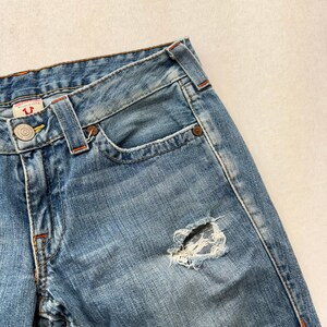 True Religion Blue Denim Cropped Flare Distressed Jeans Raw Saum Low Rise Größe 30 Bild 7