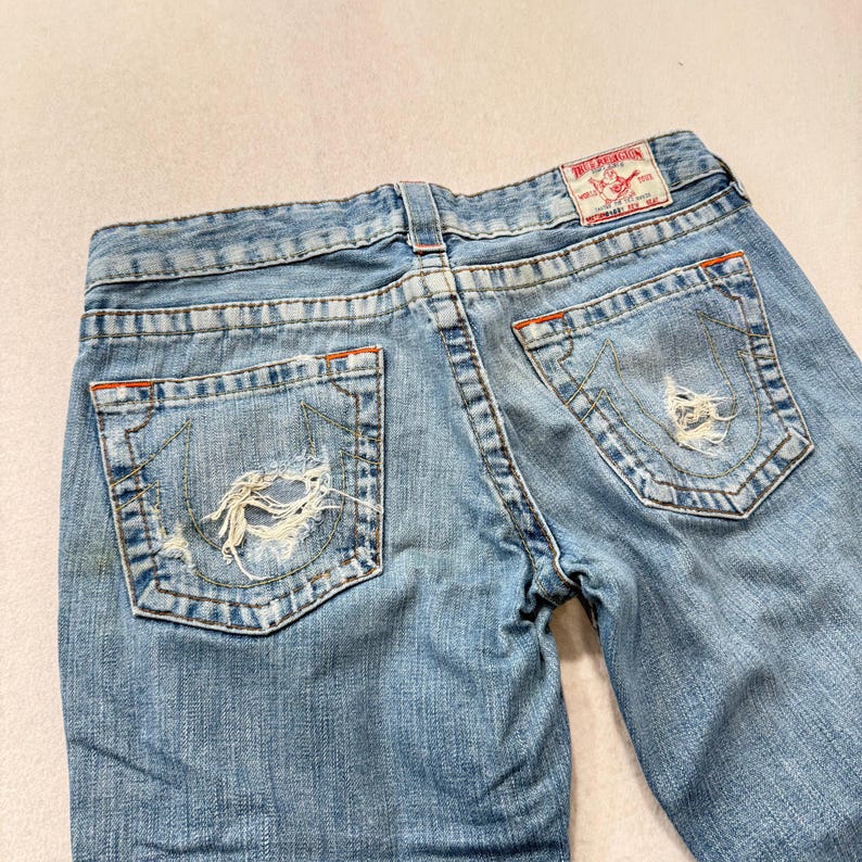 True Religion Blue Denim Cropped Flare Distressed Jeans Raw Saum Low Rise Größe 30 Bild 9