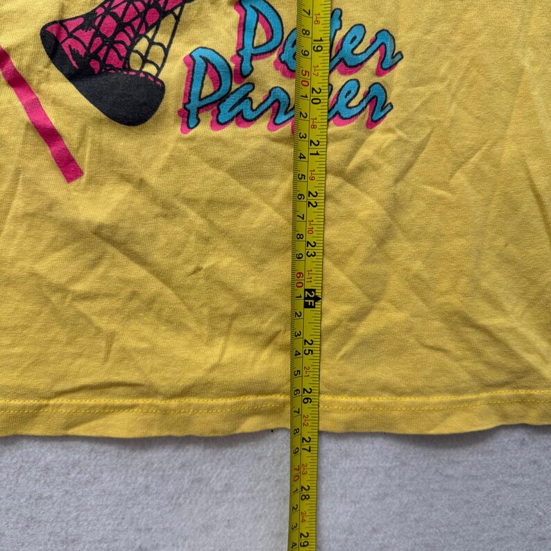 Camiseta de algodón color amarillo mostaza para hombre de Marvel con estampado de Amazing Spider-Man, talla L. imagen 5