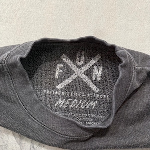 Friends United Network Urban Outfitter Men Black Sweatshirt Revolver Girl Size M image 3