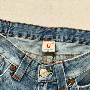 True Religion Blue Denim Cropped Flare Distressed Jeans Raw Saum Low Rise Größe 30 Bild 3