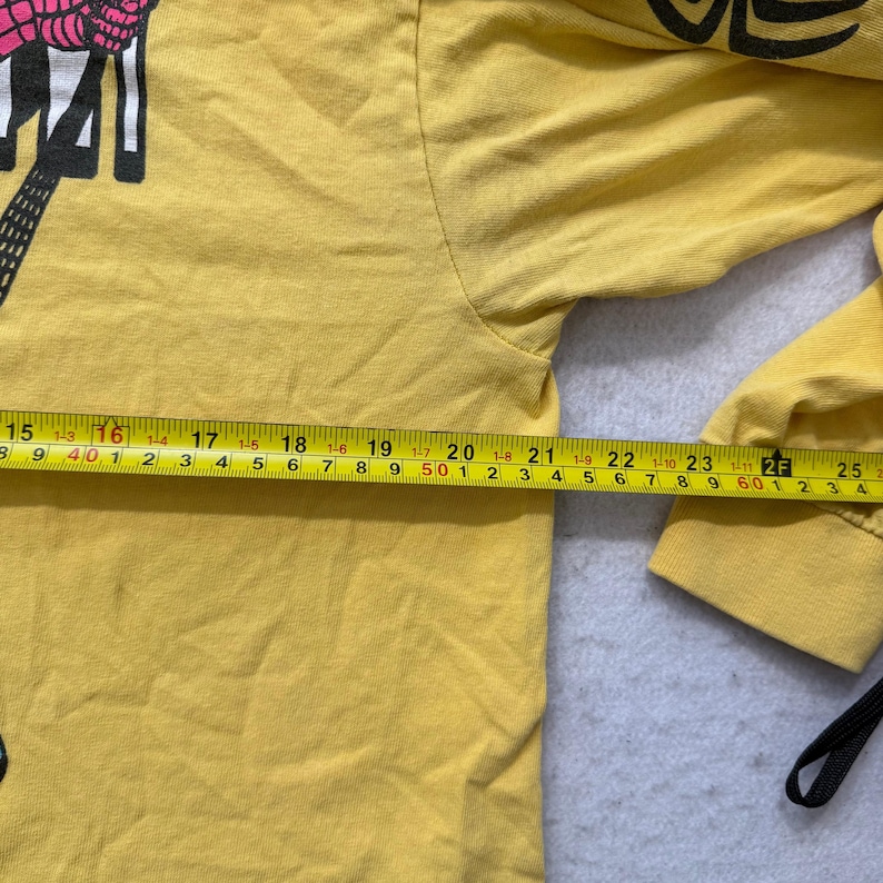 Camiseta de algodón color amarillo mostaza para hombre de Marvel con estampado de Amazing Spider-Man, talla L. imagen 4