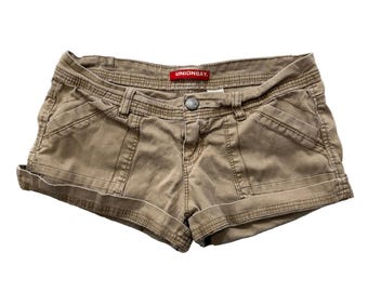 Pantalones cortos de algodón color canela para mujer de Unionbay, con bolsillo cargo diagonal y dobladillo enrollado, talla 7.