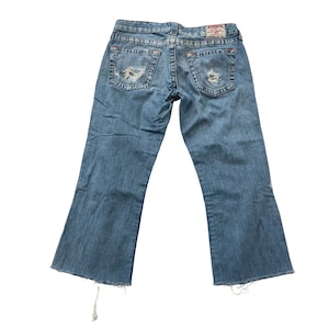 True Religion Blue Denim Cropped Flare Distressed Jeans Raw Saum Low Rise Größe 30 Bild 1