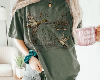 Retro Flying Mallard Duck T-Shirt, Vintage Duck Shirt, Hunting Season Shirt, 90s Waterfowl Duck Shir, Hunting Lover Shirt, Duck hunting