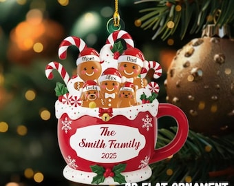 Décoration plate 2D personnalisée famille en pain d'épice avec animaux de compagnie Mug de Noël personnalisé avec noms et année, souvenir de Noël 2025