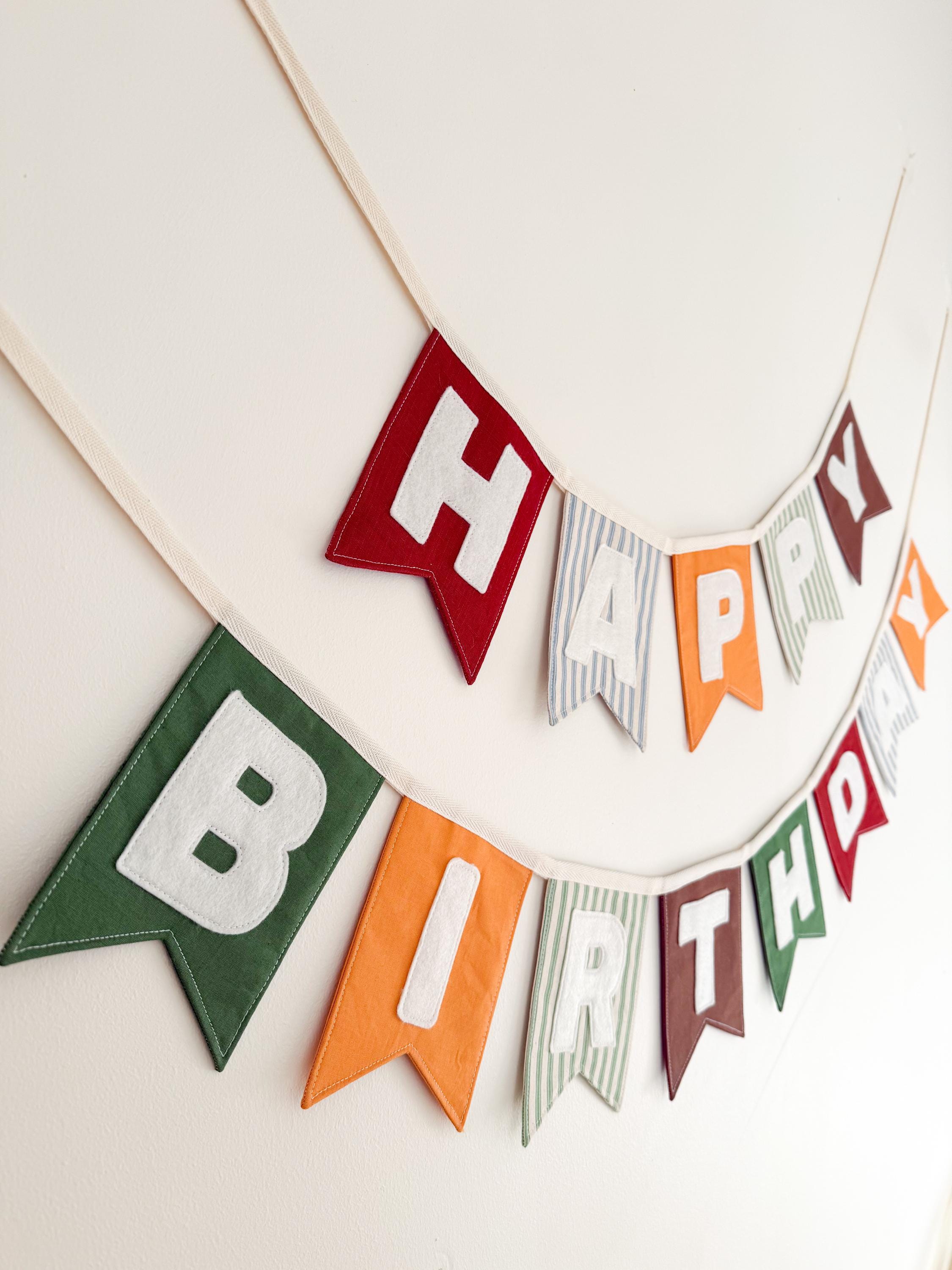 Beistle Happy Birthday Rosette - Stoffrosette Rot Für Geburtstagsparty