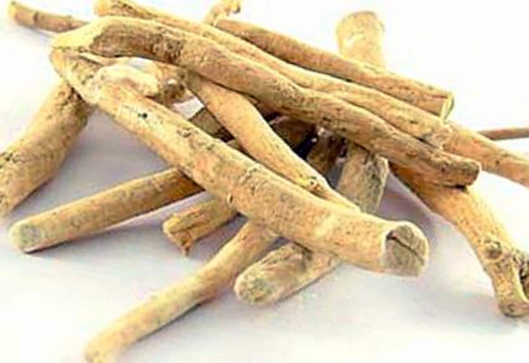 Sonnengetrocknete Ashwagandha Wurzeln: Ayurvedische Kräuterergänzung - 1Kg / 2,2lbs