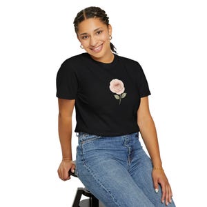 Botanisches Blumenunisex-T-Shirt, weiche Blumenzeichnungs-T-Stück, Naturliebhabergeschenk, Botanischer Garten-Shirt, Blumendruck-T-Shirt
