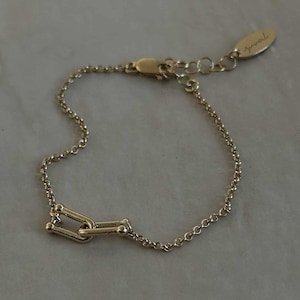 Richard Gold Bracelet | 24k Gold Plated on 925 Sterling Silver | Handmade Round Link Chain with Center Accent | Minimalist Jewelry Gift