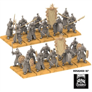 Puede incluir: Figuras en miniatura de un ejército de guerreros blindados, cada uno con un arma o escudo. Las figuras son grises y están sobre bases rectangulares de color beige. Se ven dos estandartes, junto con el texto "DESIGNED BY" y un logotipo.