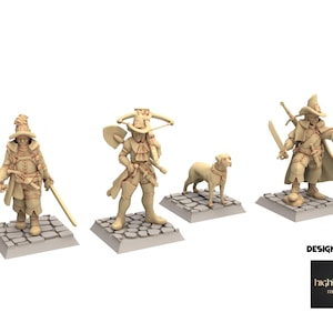 Puede incluir: Figuras en miniatura de soldados históricos y un perro, todos en color beige. Los soldados están equipados con espadas, ballestas y pistolas. Cada figura se encuentra sobre una base de adoquines. La imagen incluye el texto "DESIGNED BY" y un logotipo.