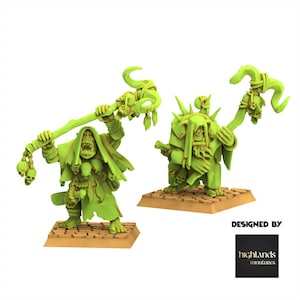 Puede incluir: Dos miniaturas verdes de fantasía de personajes Orcos. Una figura sostiene un bastón con detalles de calaveras y lleva una capa con capucha. La otra figura también es verde y lleva una capa con capucha con un bastón. Ambas figuras están sobre una base marrón.