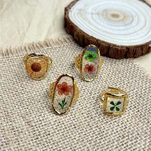 Handmade Pressed Flower Resin Ring: Gold Setting, Unique Floral Jewelry
