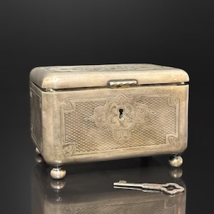 Antique Silverplated Jewelry Box – B. Henneberg, Warszawa, Art Nouveau Floral Engraving, with Key
