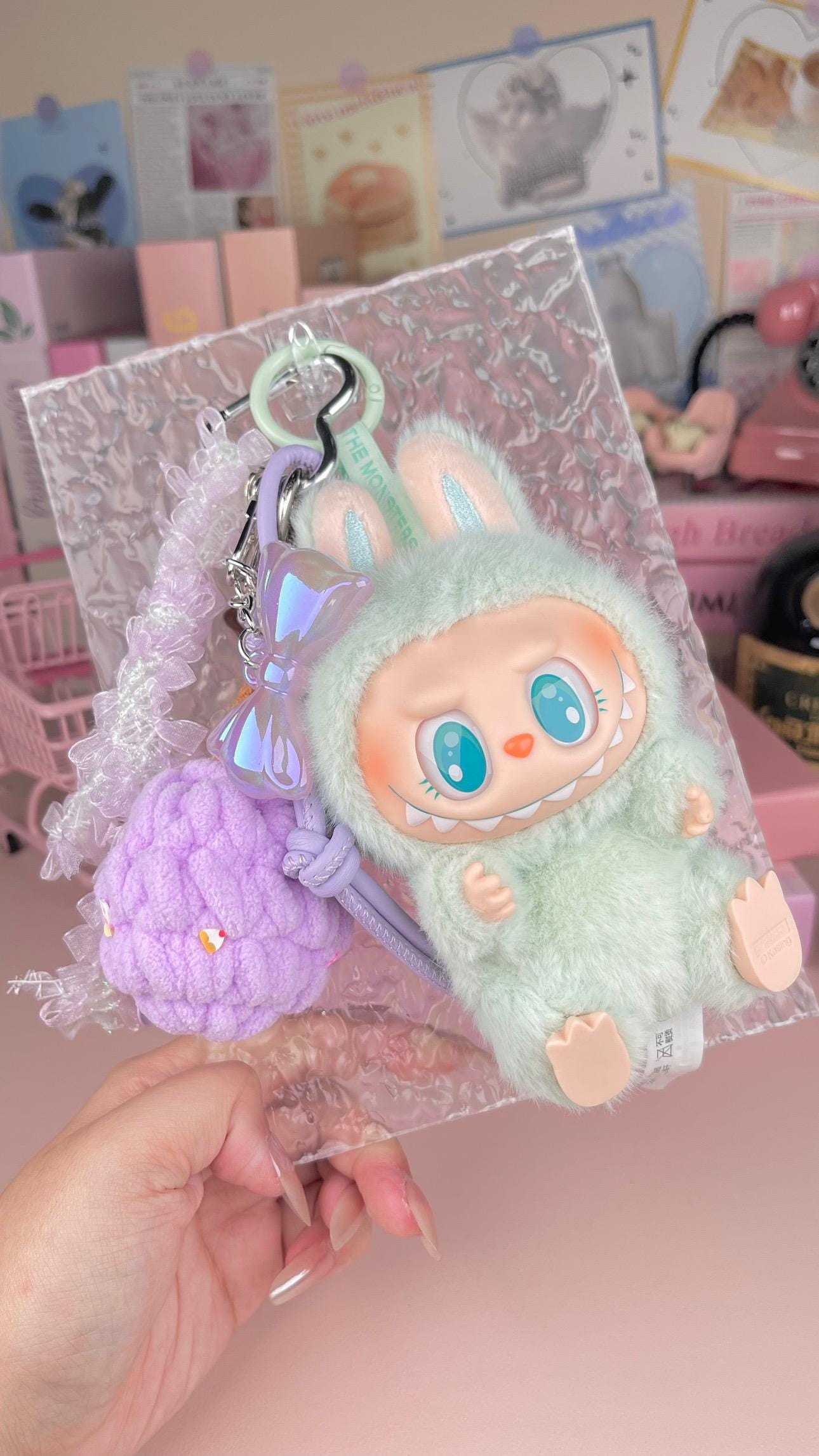 キーホルダー・キーリング Labubu The Monsters Labubu Tasty Macarons Series Keyring Amazon.com: POP MART The Monsters - Tasty Macarons Vinyl