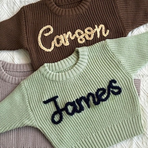 Maglione per neonati personalizzato ricamato a mano: regalo con nome personalizzato