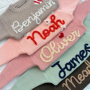 Maglione per neonati personalizzato ricamato a mano: regalo per neonato con nome personalizzato