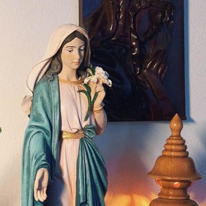 Handmade Virgin Mary Statue: Antique-Style Catholic Home Decor