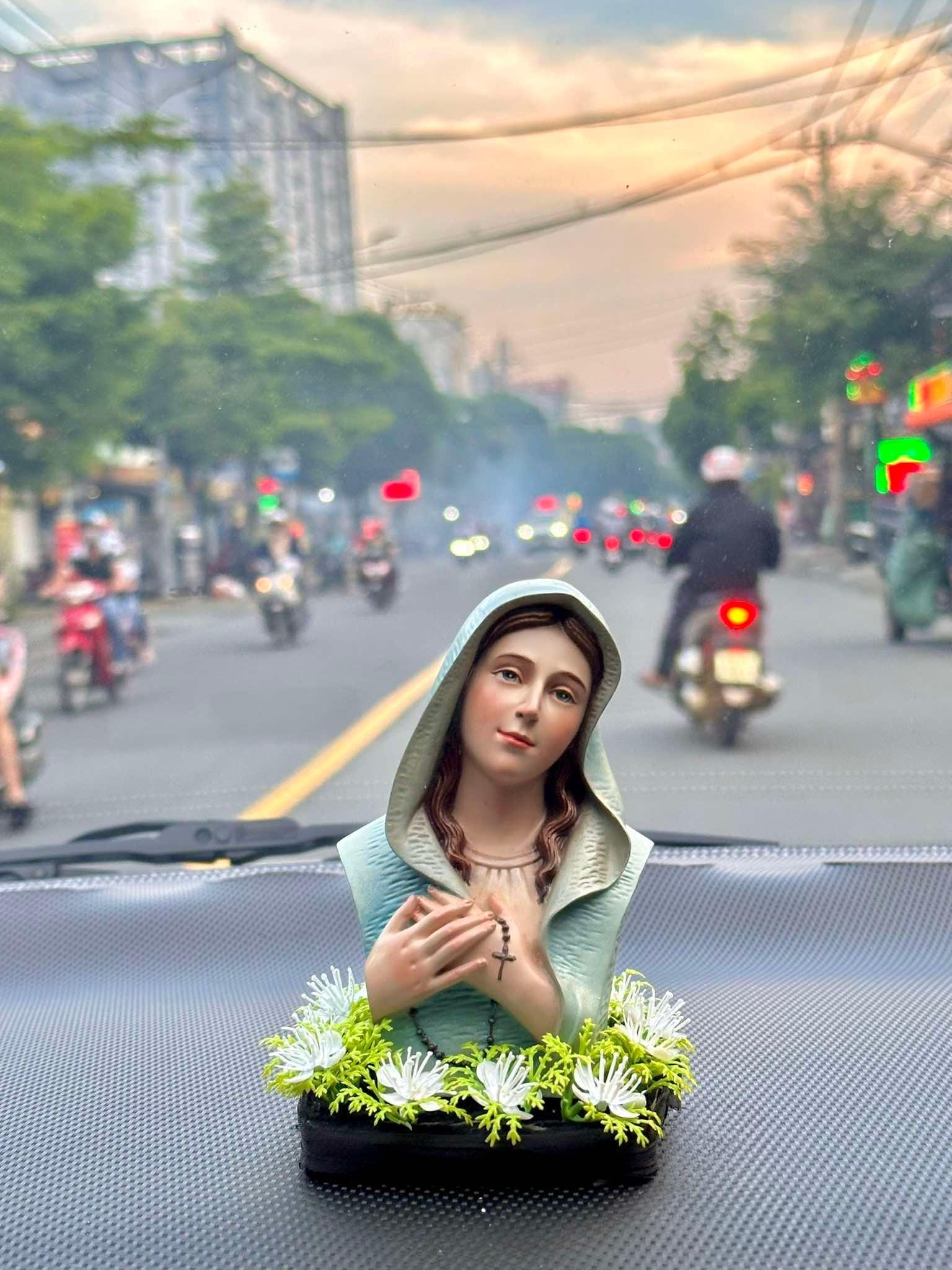 Half-body statue of the Virgin Mary, suitable for cars, Catholic gifts, home decoration, living room, religious spirituality