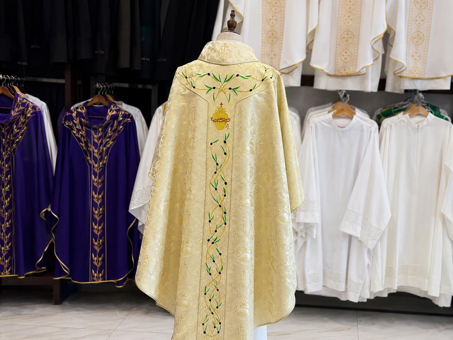 Custom Embroidered Gold White Catholic Chasuble Vestment – Liturgical ...