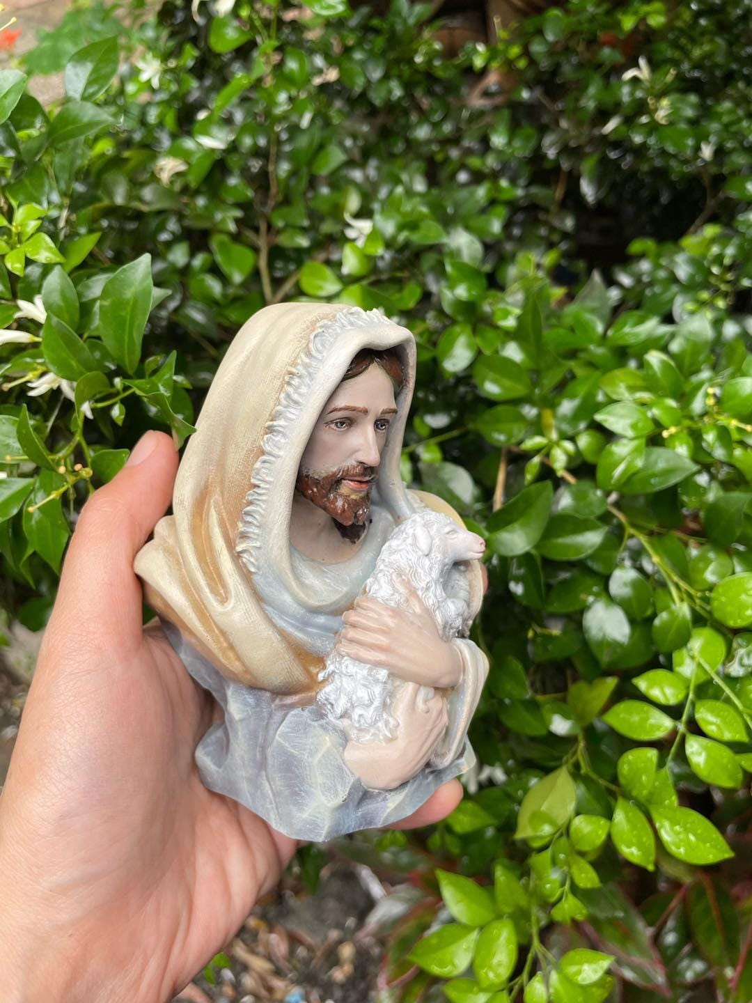 Half body statue of Jesus, suitable for display on cars, Catholic gifts, home decoration, living room, religious spirituality