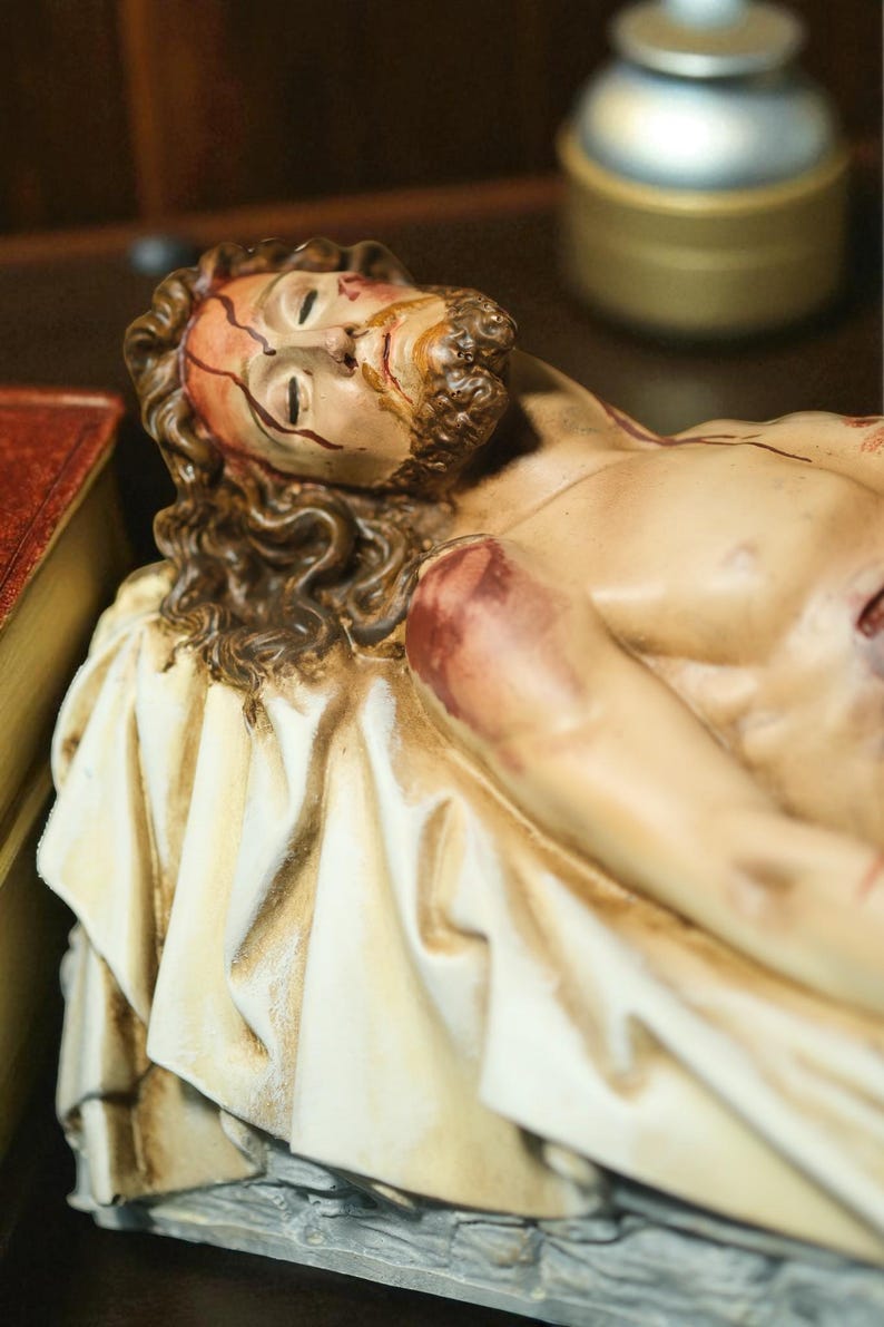 Statue de la mise au tombeau de Jésus fabriquée à la main : figurine catholique de style antique image 20
