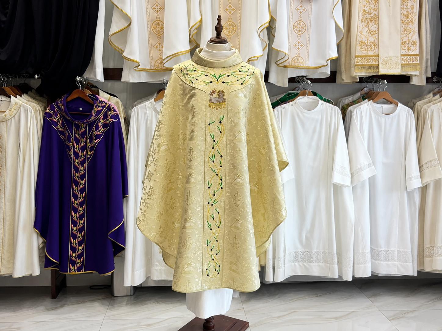 Custom Embroidered Gold White Catholic Chasuble Vestment – Liturgical ...