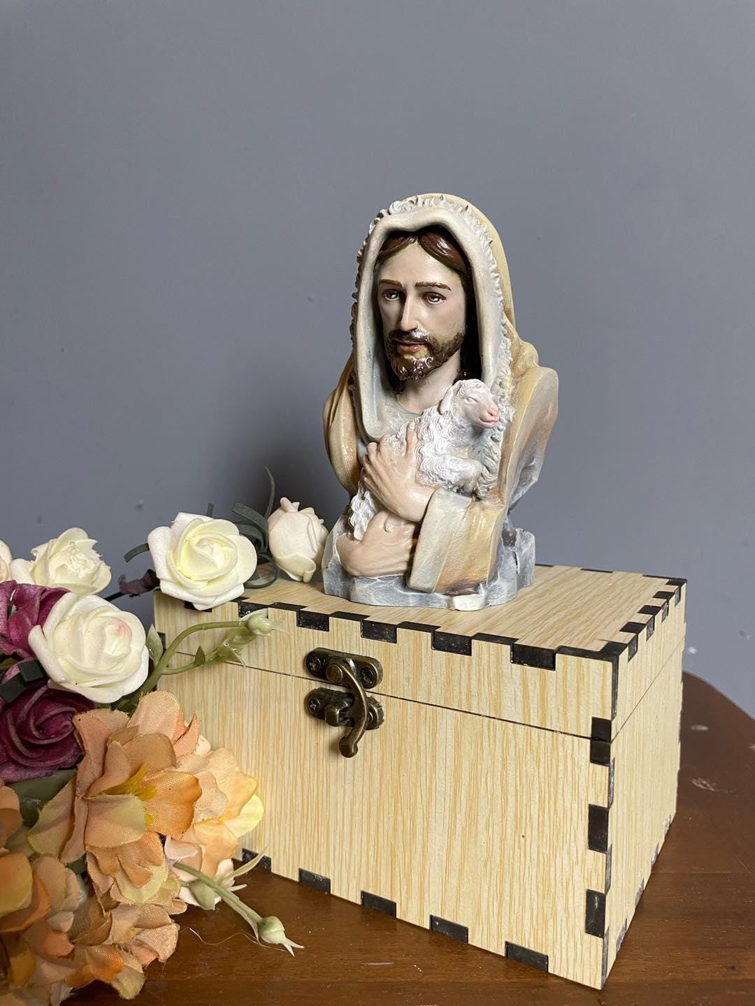 Half body statue of Jesus, suitable for display on cars, Catholic gifts, home decoration, living room, religious spirituality
