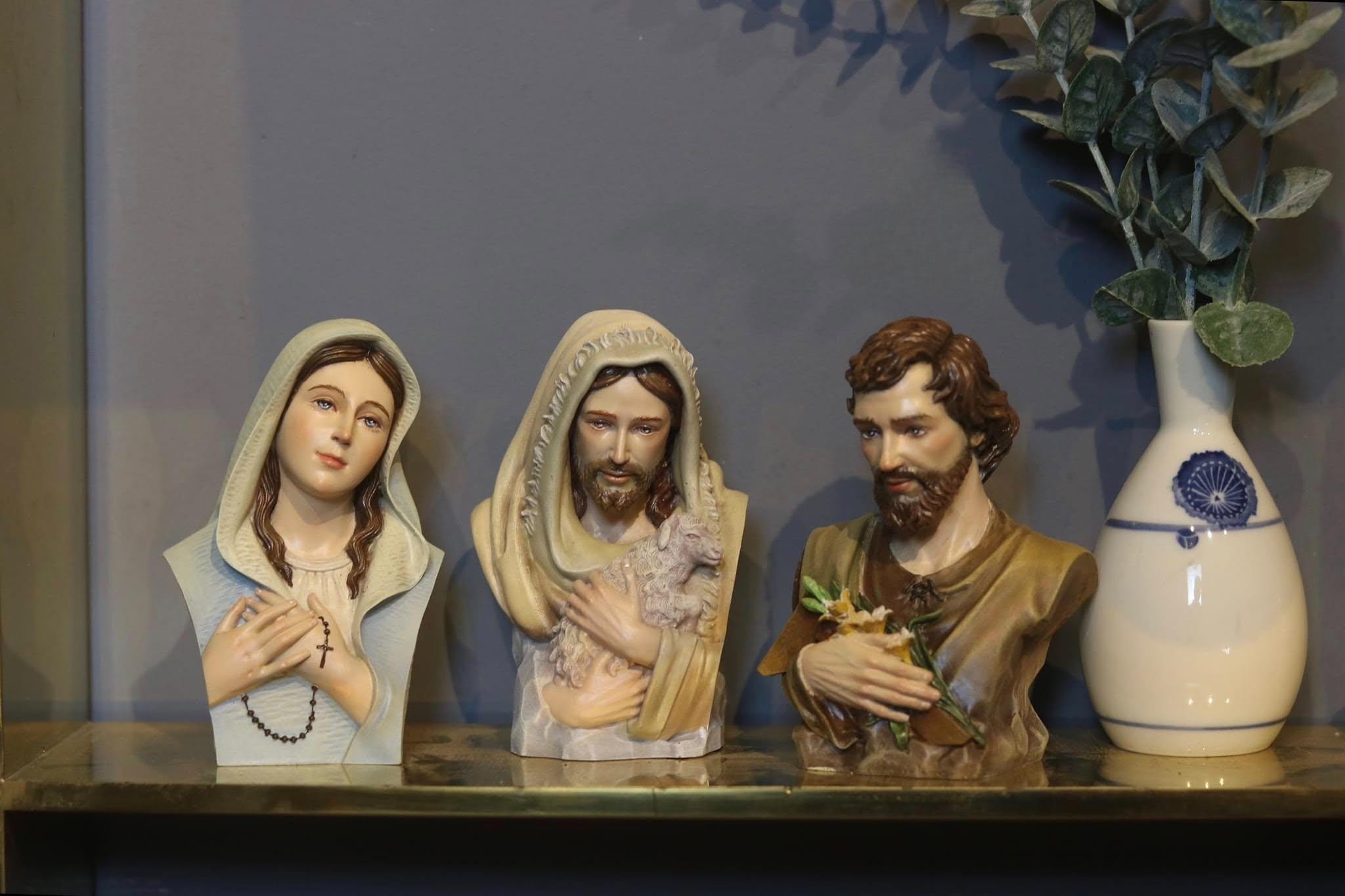 Half-body statue of the Virgin Mary, suitable for cars, Catholic gifts, home decoration, living room, religious spirituality