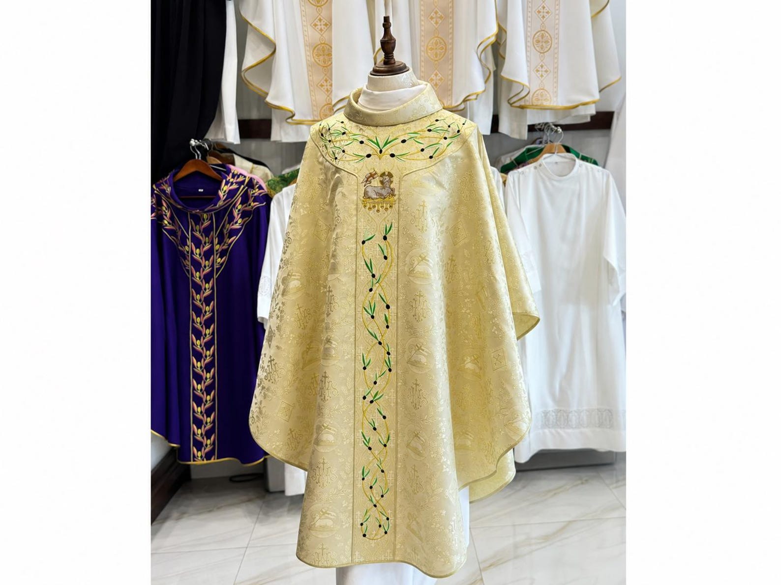 Custom Embroidered Gold White Catholic Chasuble Vestment – Liturgical ...