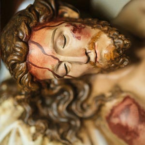 Statue de la mise au tombeau de Jésus fabriquée à la main : figurine catholique de style antique image 15