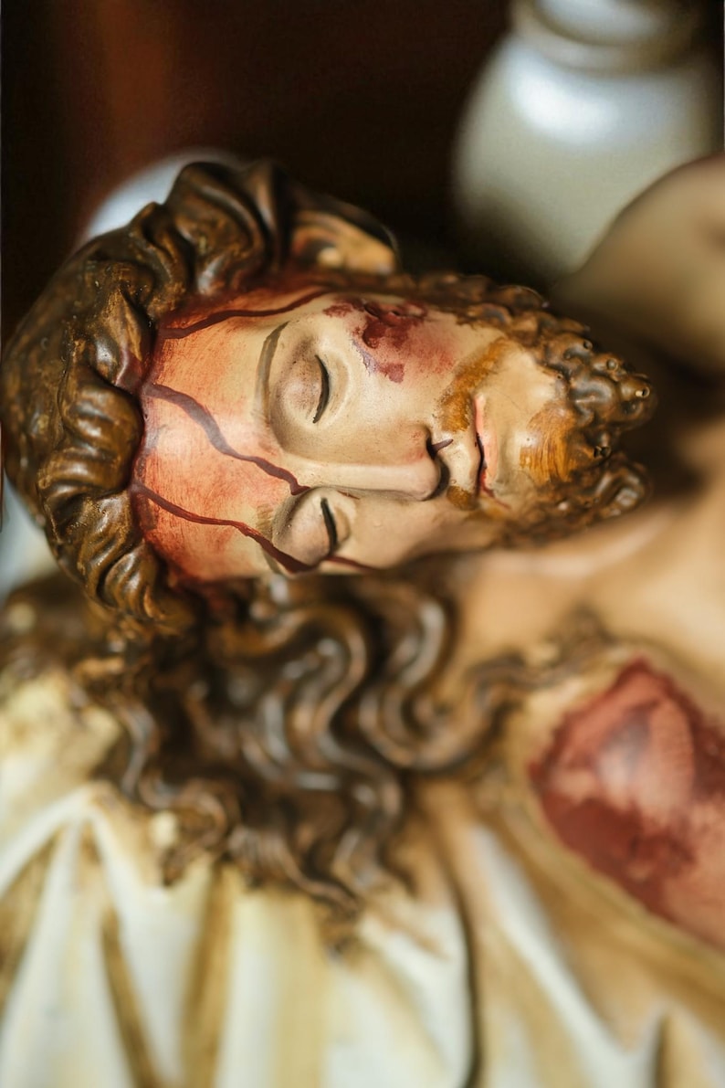 Statue de la mise au tombeau de Jésus fabriquée à la main : figurine catholique de style antique image 15