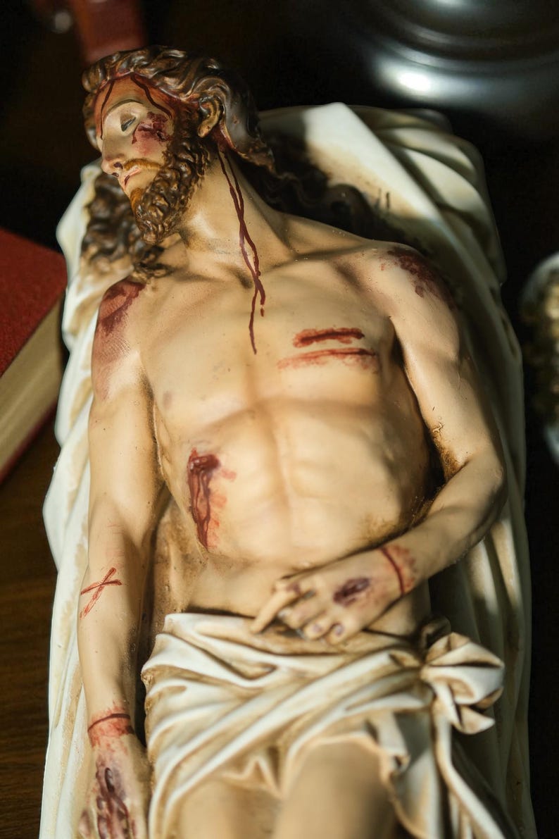 Statue de la mise au tombeau de Jésus fabriquée à la main : figurine catholique de style antique image 3