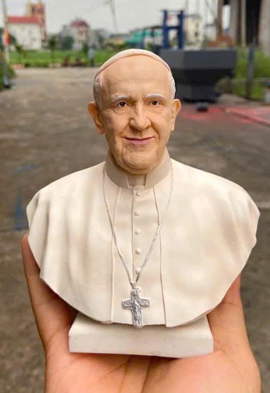 Pope Francis Bust, Life Size Religious Statue, Catholic Christian Gifts, Church Supplies, Christian Gifts, Wooden Statue