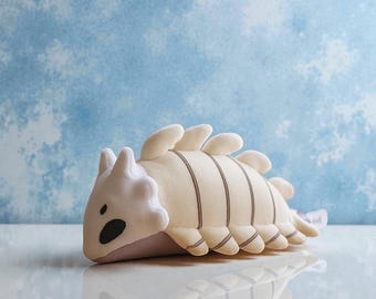 Hollow Knight Silksong Clock Beast Plush Keychain, 15cm Soft Hanging Doll, Cute Creature Bag Charm, Indie Game Accessory